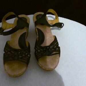 B.O.C. Børn Strappy Sandals Black Leather Cork Wedge Platform Heel size 8 M